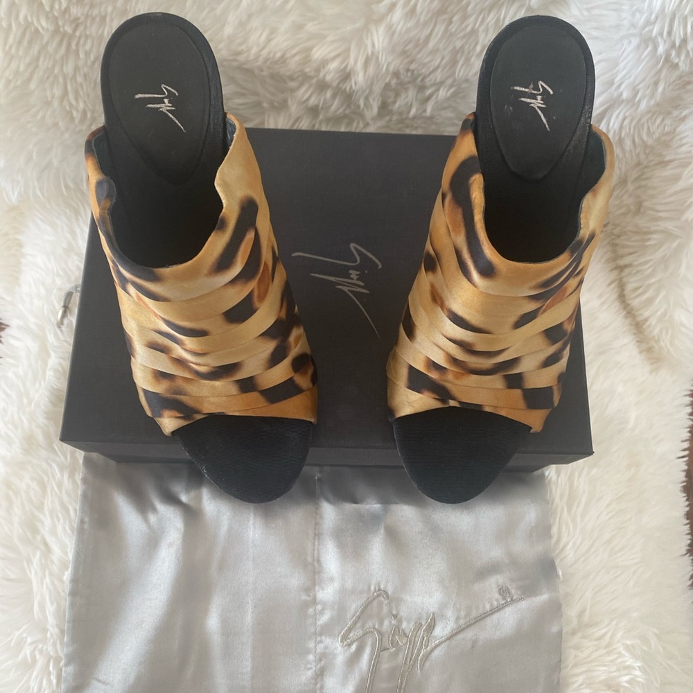 Giuseppe Zanotti leopard print mules size 39 1/2